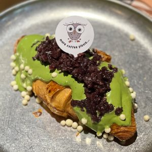 Matcha Bubur Hitam Croissant